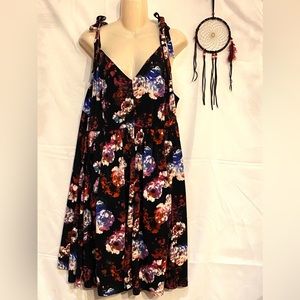 Torrid NWT Floral Dress with pockets size 3 (22/24)